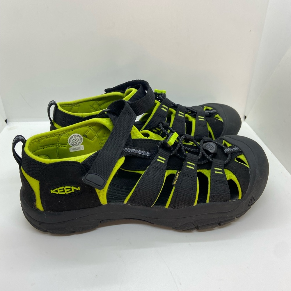 Keen hiking sandals brand new condition
